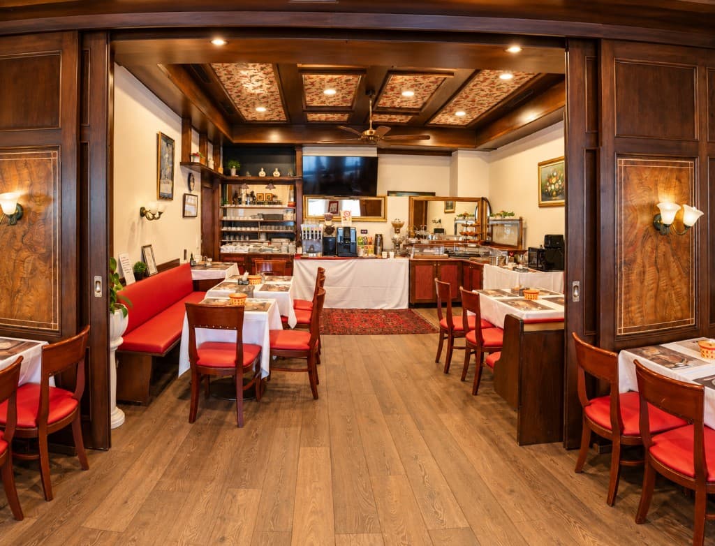 Derselbe Saal — ab 12 Uhr Restaurant