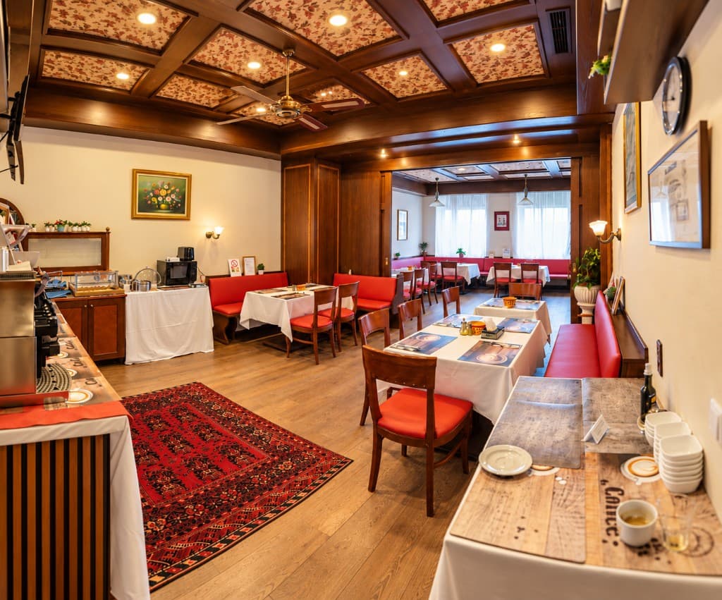Teppich, Tische, Buffet